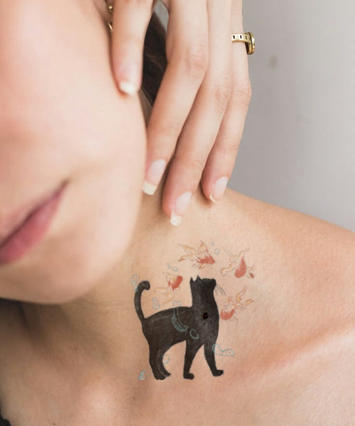 Black Cat & Floral Splash hand-drawn temporary tattoo — botanical line work, suited for forearm placement. Waterproof, plant-based, 3–7 day wear. By LastingDays indie artist collective.
